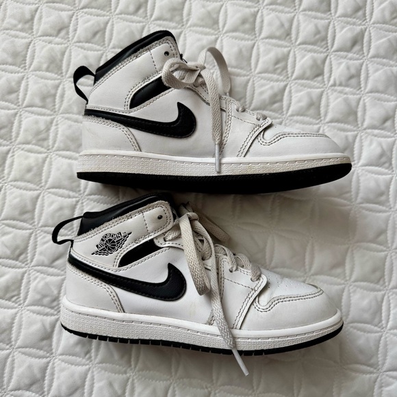 Jordan 1 Mid Youth Black White Sneakers Size 13C - Picture 4 of 14